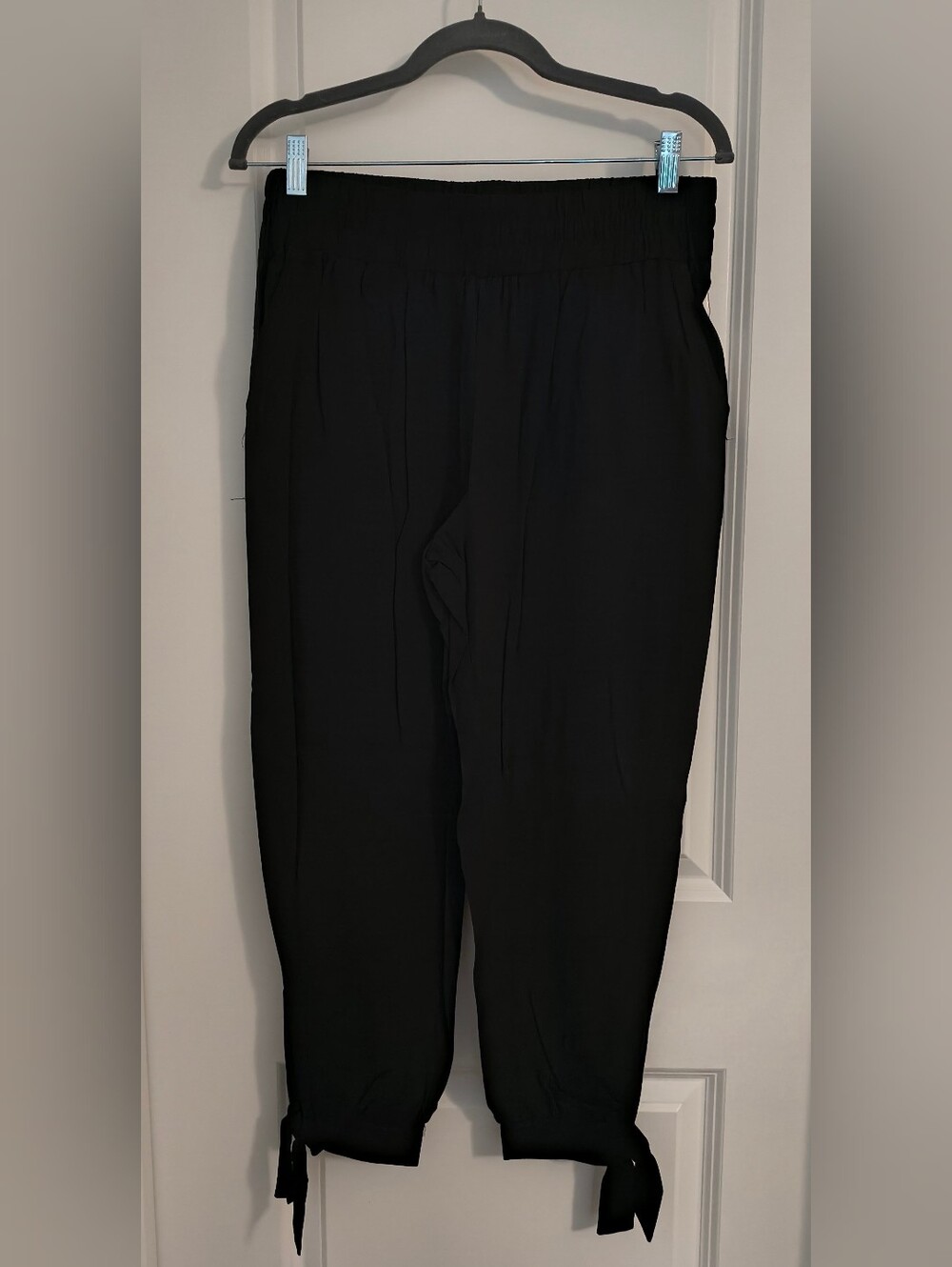 Apt. 9 Black Capris with Elastic Waist Size M